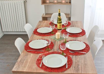 Gedeckter Esstisch in der Unterkunft
